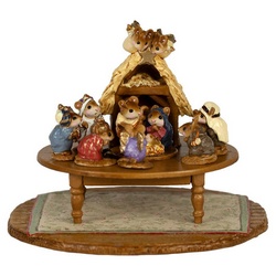 Annette originally sculpted the Nativity scene in 1984. Here it is displayed atop a table on a beautifully highly detailed holiday carpet. 