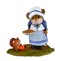 Female pioneer mouse hold a pumpkin pie with squirrel at her feet