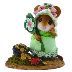 Young mouse in green dress hold a shamrock and looks at the treasure