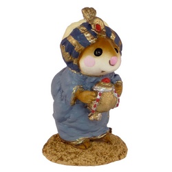 Mouse dressed as wise man