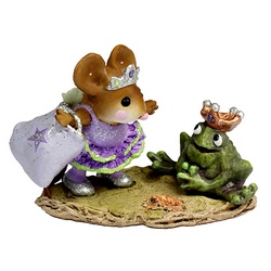 Princess mouse meets frog with crown