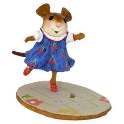 Girl mouse playing Hopscoth