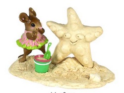 Girl mouse with sand starfish