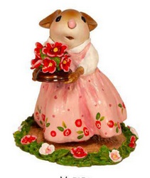 Mother Mouse with a real bouquet