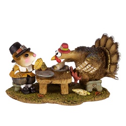 Thanksgiving Turkey eyes pilgirims mouse's corn