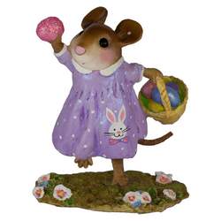 Girl mouse finds an Easter egg