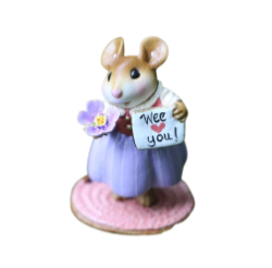 Mother mouse holding a flower and a sign.